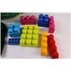 Image 3 : Bag of MegaBloks, MB UP Toque