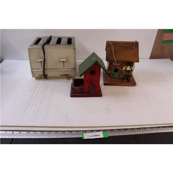 Toaster - Untested, (2) Birdhouses
