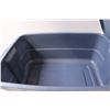 Image 5 : (2) 10 Gallon Rubbermaid Storage Containers w/Lids