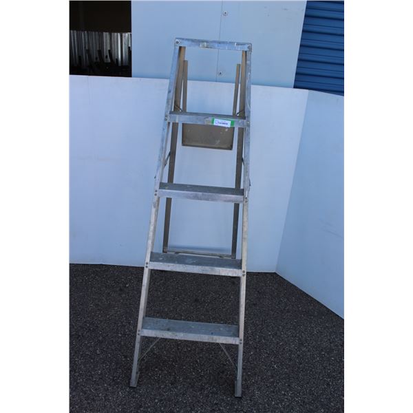 ** Aluminum Featherlite 5 FT Ladder