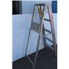 Image 3 : ** Aluminum Featherlite 5 FT Ladder