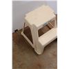 Image 2 : *Plastic Step Stool