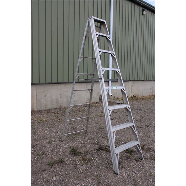 ** 7 1/2' Ladder