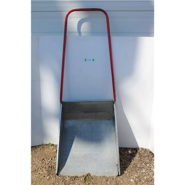 ** Big Metal Scoop Shovel