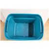 Image 5 : *(2) Sterilite Plastic Totes