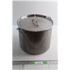 Image 1 : Stock Pot with Lid 13'' x 10''