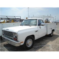 DODGE RAM 350 CUSTOM UTILITY TRUCK, s/n 1B6KE2655NS644957: