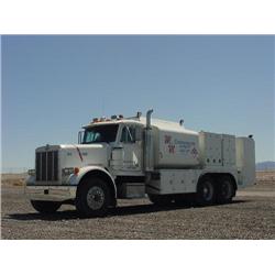 PETERBILT 379 T/A FUEL & LUBE TRUCK, s/n 1XP5DU8X6VD423814: