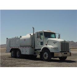 KENWORTH T800 T/A FUEL & LUBE TRUCK, s/n 1XKDDB9XXVJ740307: