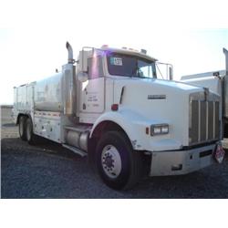 KENWORTH T800 T/A FUEL & LUBE TRUCK, s/n 1XKDD69X3PS588651: