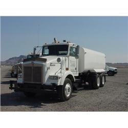 KENWORTH T800 4000 GALLON T/A WATER TRUCK, s/n 2XKDD69X8SM638774: