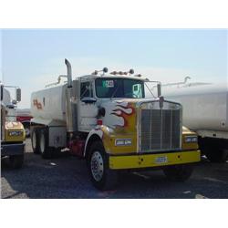 KENWORTH W900 T/A 4000 GALLON WATER TRUCK, s/n 1XKWD29X5BS190321: