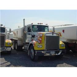 KENWORTH W900 4000 GALLON T/A WATER TRUCK, s/n 161917S: