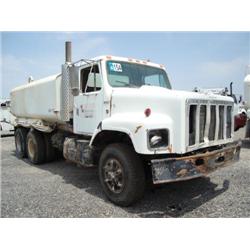 IHC 3750 GALLON T/A WATER TRUCK, s/n 1HTCF2673CHA10819: