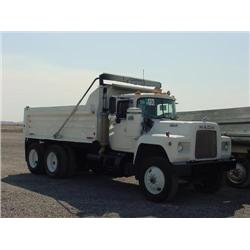 MACK RD612S T/A DUMP TRUCK, s/n 1M2P127Y3BA002529: