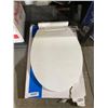 Image 1 : Project Source Round Toilet Seat White Finish 16.65"