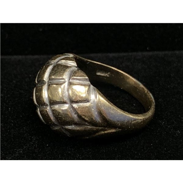 10K GOLD RING 6.1 GRAMS