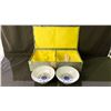 Image 2 : PAIR OF BLUE, WHITE, RED AND YELLOW CHINESE BOWLS WITH CASE