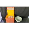 Image 2 : GREEN CRACKLE GLAZED BOWL WITH CASE