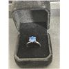 Image 1 : 925S 2.9CT LAB-GROWN BLUE SAPPHIRE RING, MOUNTED IN 925 STERLING SILVER WITH WHITE OVERLAY, SIZE 7
