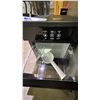 Image 2 : INSIGNIA ICE MACHINE
