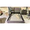 Image 2 : MODERN QUEEN SIZE BED FRAME