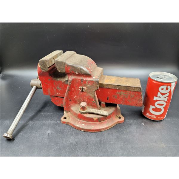 Vintage Bull-Dog Vise