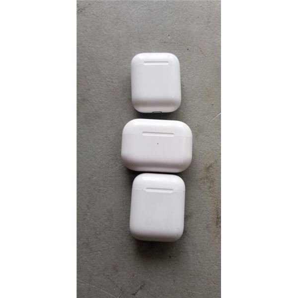 3 PAIRS OF APPLE AIRPODS, ONE PAIR IS AIRPOD PRO, AUTHENTIC, LOST PROPERTY