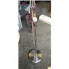 Image 2 : MODERN FLOOR LAMP