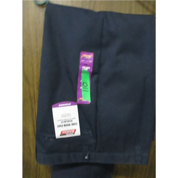 NEW:  DICKIES WORK PANTS (SIZE 40 X 32) (MSRP $49.99)
