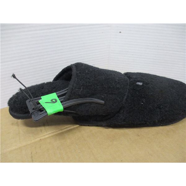 NEW:  SLIP ON SLIPPERS (SIZE 6 - 7)