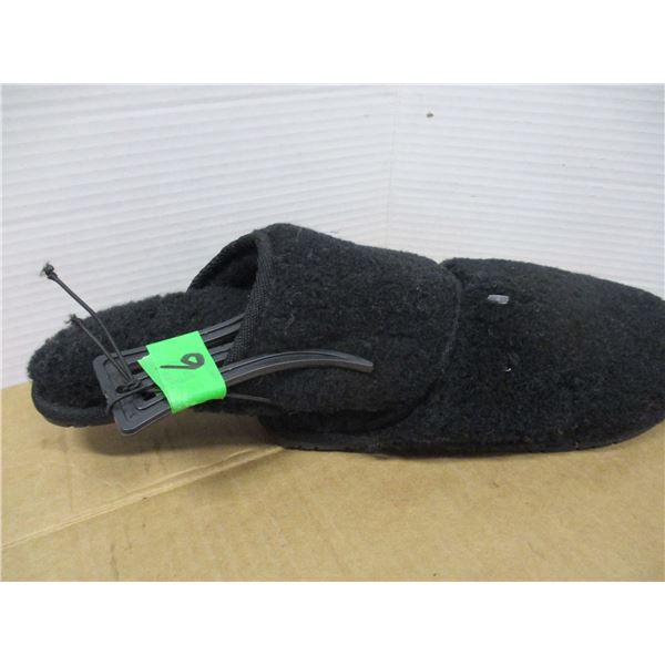 NEW:  SLIP ON SLIPPERS (SIZE 6 - 7)