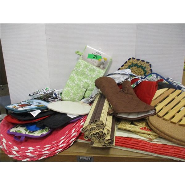 ESTATE:  BOX C/W PLACE MATS, OVEN MITS, POT HOLDER, ETC