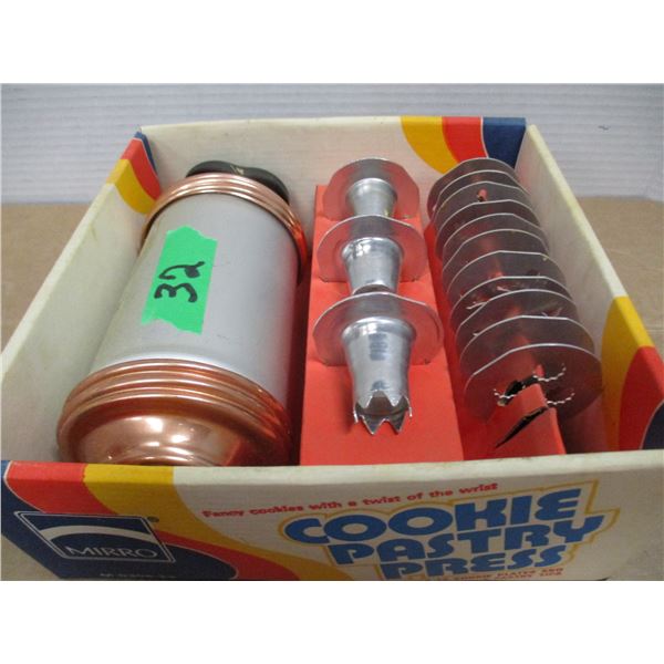 ESTATE:  COOKIE PASTRY PRESS IN ORIGINAL BOX