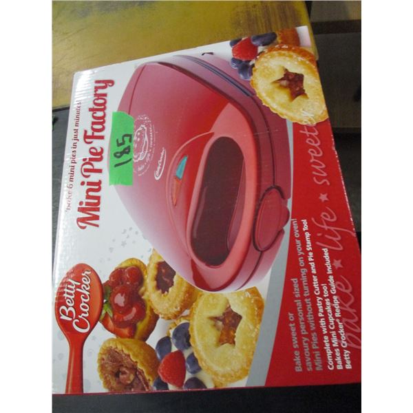ESTATE (NEW):  BETTY CROCKER MINI PIE FACTORY IN ORIGINAL BOX