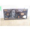 Image 1 : BLACK & GOLD FOIL USA $100 BANK NOTE (NOT LEGAL TENDER)