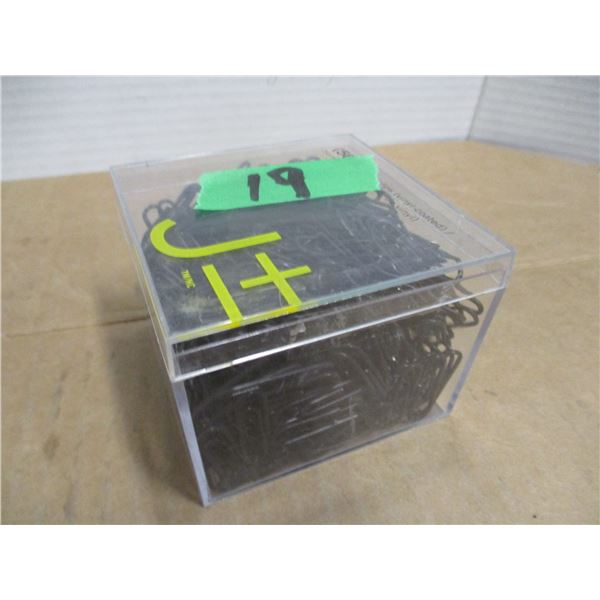 STORE CLOSE-OUT (AS IS):  CONTAINER C/W 500 BLACK PAPER CLIPS