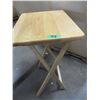 Image 2 : ESTATE:  FOLDING TV TRAY