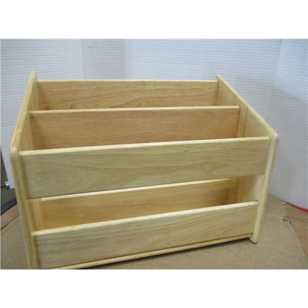 ESTATE:  WOODEN MAGAZINE RACK