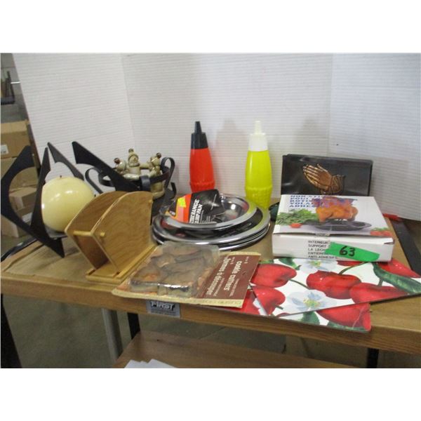 ESTATE:  FLAT C/W ASSORTED HOUSEWARES INCLUDING CHICKEN COOKER, COOKIE CUTTERS, ETC
