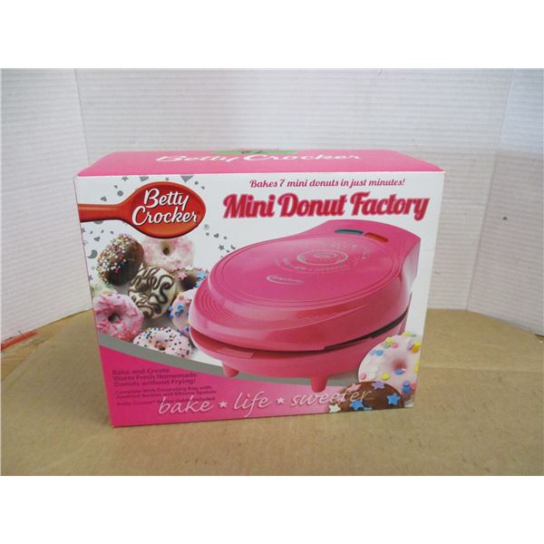 ESTATE/NEW:  BETTY CROCKER MINI DONUT FACTORY
