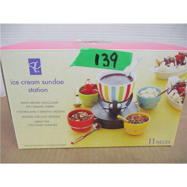 ESTATE/NEW:  ICE CREAM SUNDAE STATION IN ORIGINAL BOX
