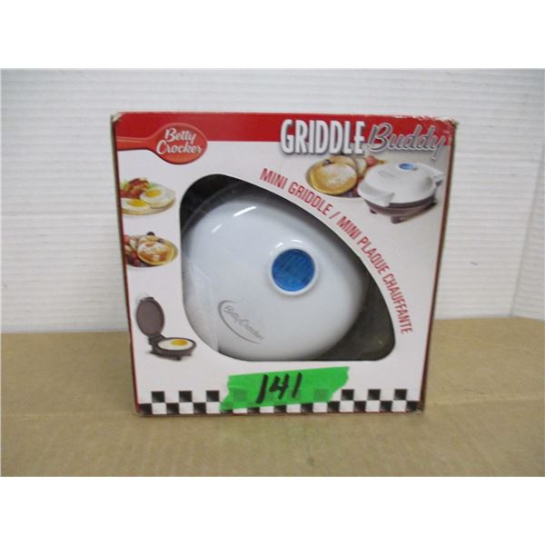 ESTATE:  BETTY CROCKER GRIDDLE BUDDY IN ORIGINAL BOX