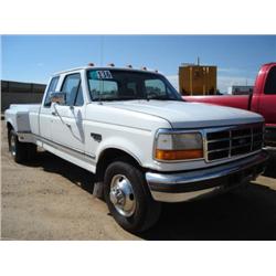 FORD F350XLT SUPER CAB DUALLY PICKUP s/n 1FTJX35F4TEA17938: