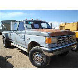 FORD F350XLT 4 X 4 CREW CAB DUALLY PICKUP s/n 2FTJW36G1JCAD7199: