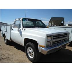 CHEVROLET 2500 4 X 4 UTILITY TRUCK s/n 1GCGK24M8GF403250: