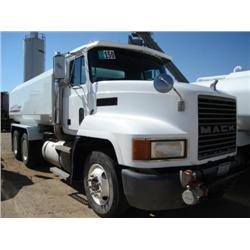MACK CH613 4,000-GALLON T/A WATER TRUCK s/n 1M1AA12Y1RW026272:
