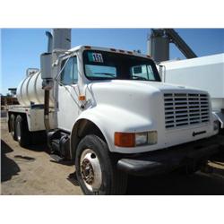 INTL 4900 3,000 GALLON T/A WATER TRUCK s/n 1HTSG0002NH440124: