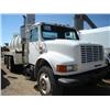 Image 1 : INTL 4900 3,000 GALLON T/A WATER TRUCK s/n 1HTSG0002NH440124: