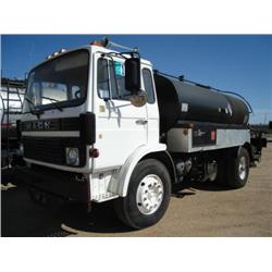 MACK MS200P 1,643-GALLON S/A ASPHALT DISTRIBUTOR TRUCK s/n VG6M113X2BB060359: